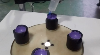 四工位球泡燈點膠機視頻演示